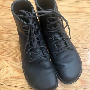 Vivo Barefoot Black boots